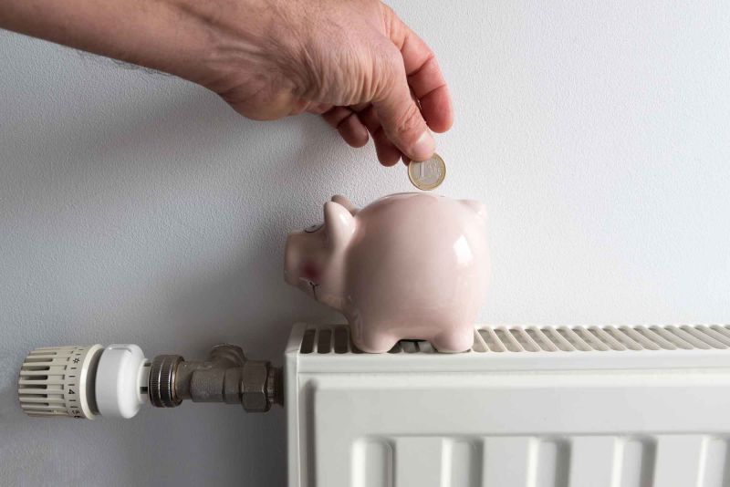 Bolletta più leggera: 10 consigli per tagliare i costi del riscaldamento subito